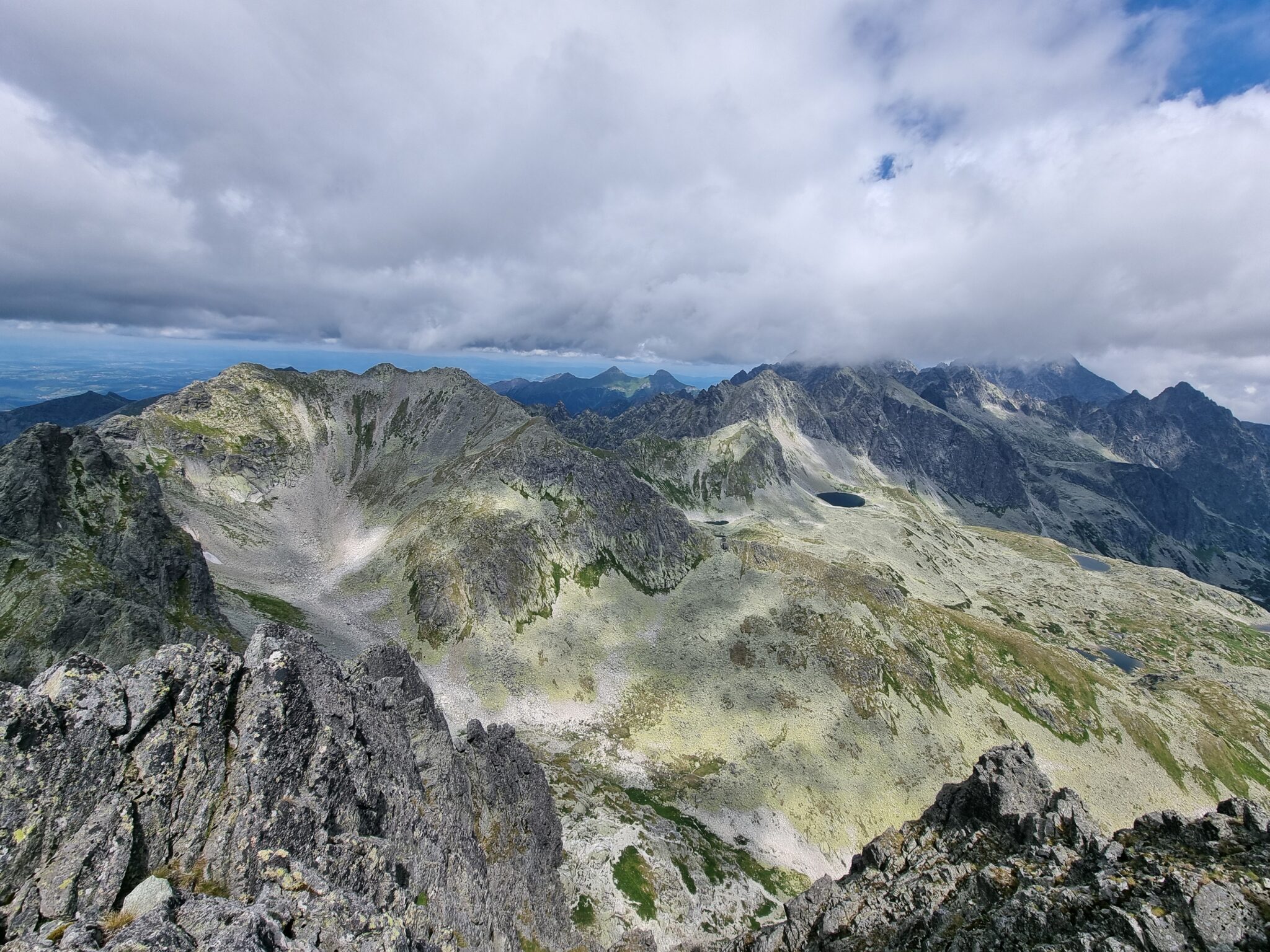 Świstowy Szczyt i Tatry Bielskie z Małej Wysokiej