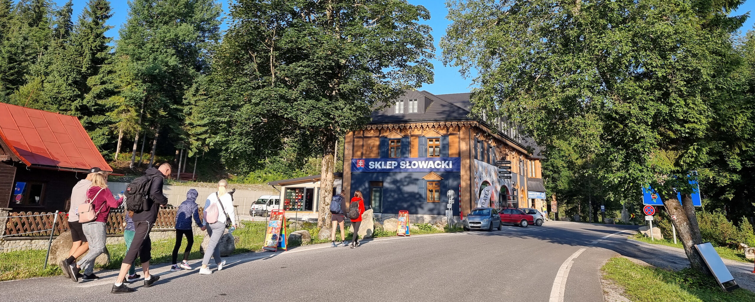 Droga z parkingu po słowackiej stronie